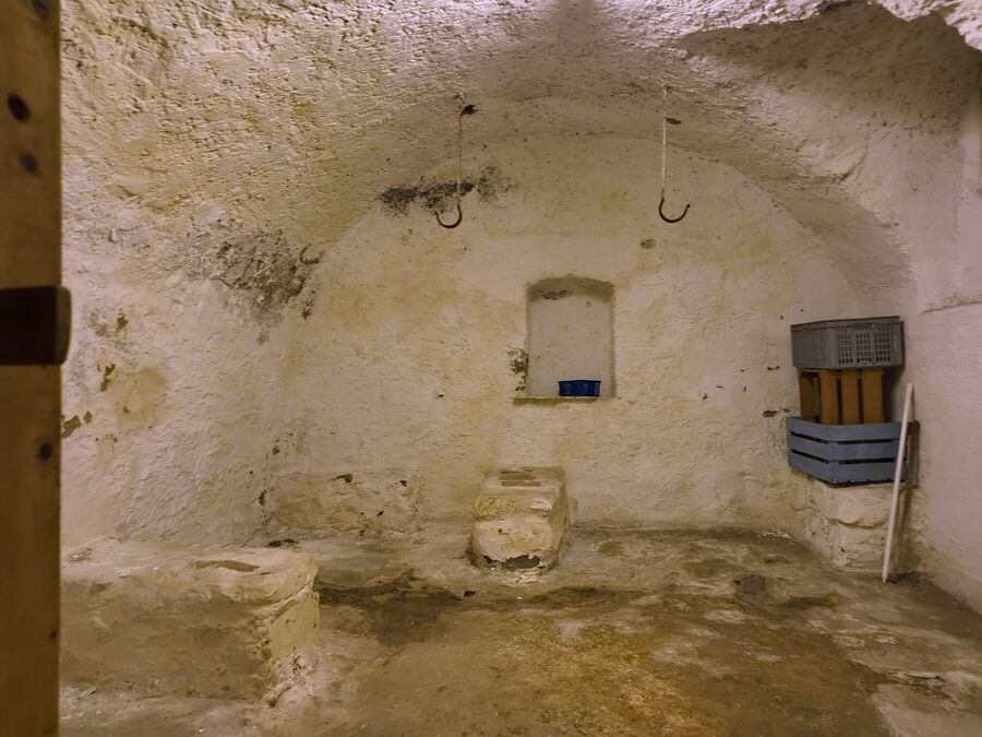 Historischer Gewölbekeller aus Naturstein
